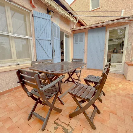 Maison Boulouris Avec Jardin, Bord De Et *